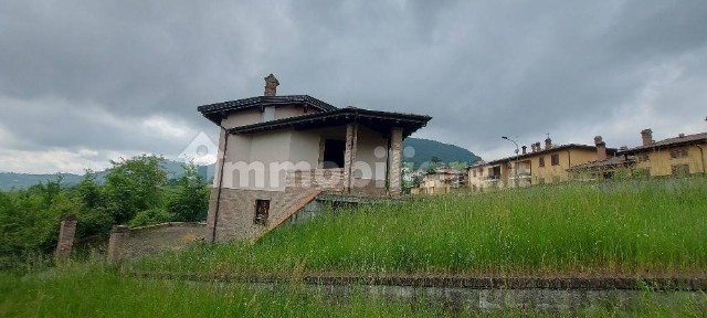 Villa a schiera via Zebio Cotal, Serramazzoni