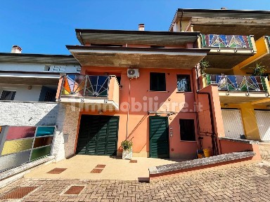 Villa a schiera Strada Colle di Mezzo, Colli Gesuiti, Pescara