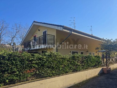 Pescara, Tirino, Strada Colle San Donato, 50