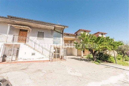 Villa a schiera contrada Passo Cordone, 27, Passocordone, Loreto Aprutino
