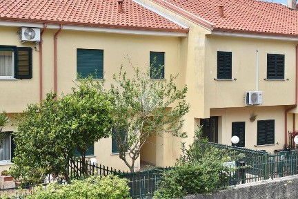 Villa a schiera via Riace, Centro, Paola