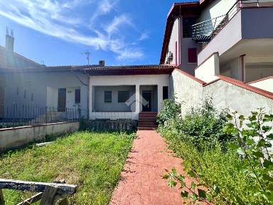 Rende, Via Alessandro Manzoni, 1