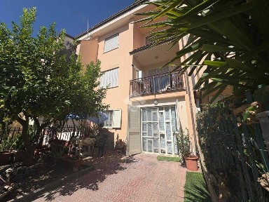 Villa a schiera via Danimarca 135, Santo Stefano, Rende