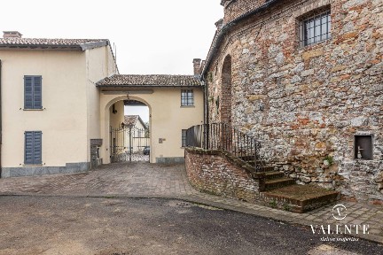 Castana, Via Castello