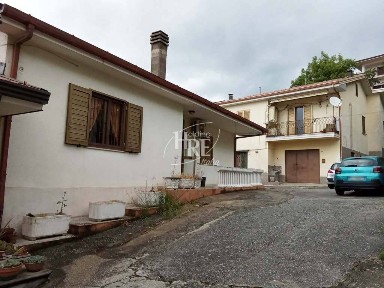 Villa a schiera 5 locali, buono stato, Centro, Rovito