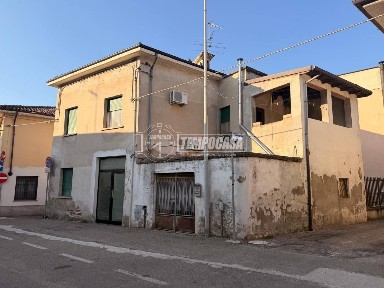 Tromello, Via Carso 7