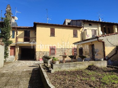Terratetto plurifamiliare 235 m², da ristrutturare, Villa Pedergnano, Erbusco