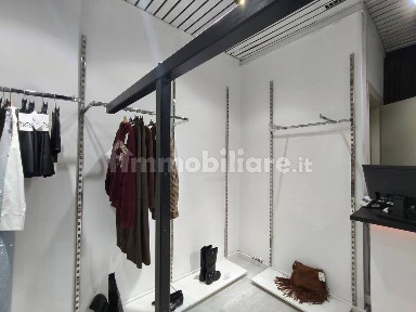 Locale commerciale in Affitto