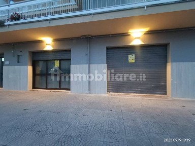 Locale commerciale in Affitto