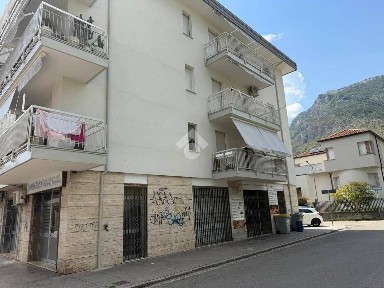 Locale commerciale in Affitto