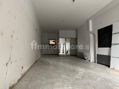 Locale commerciale in Affitto