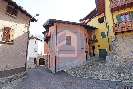 Terratetto unifamiliare via Maggiore, Centro, Losine