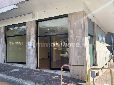 Locale commerciale in Affitto