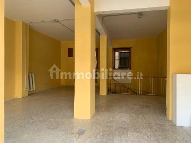 Locale commerciale in Affitto