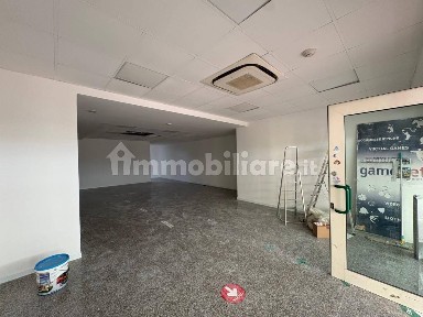 Locale commerciale in Affitto