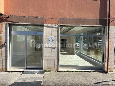 Locale commerciale in Affitto