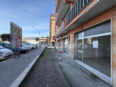 Locale commerciale in Affitto