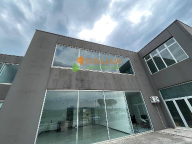 Locale commerciale in Affitto