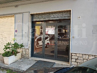 Locale commerciale in Affitto