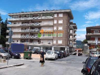 Locale commerciale in Affitto