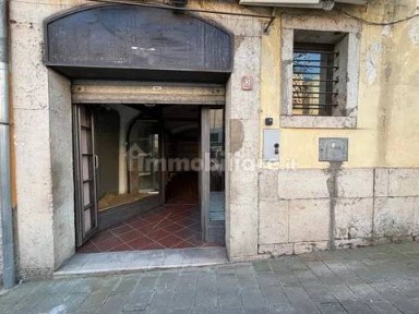 Locale commerciale in Affitto