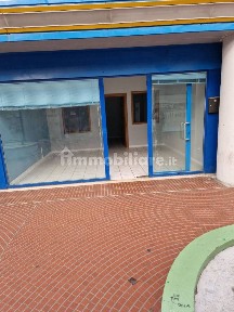 Locale commerciale in Affitto