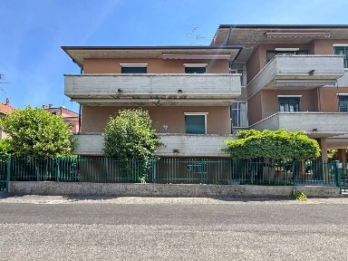 Trilocale via San Francesco d'Assisi, Corso XXVII Marzo, Via Tortona, Via F. Rosselli, Voghera