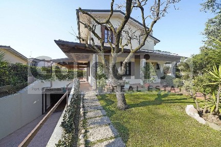 Sirmione, Via Aosta, 35