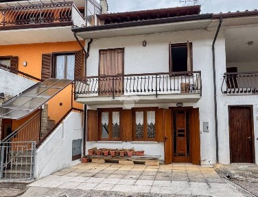 Terratetto plurifamiliare via Tesio Sotto 19, Centro, Serle