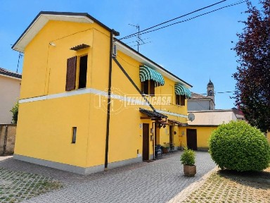 Siziano, Via Roma