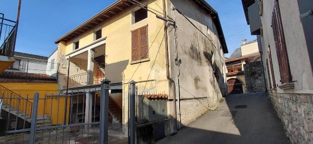 Terratetto plurifamiliare via Mazzini 12, Centro, Marone
