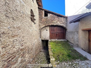 Terratetto plurifamiliare via Dottor Italo Tognali, Centro, Vione