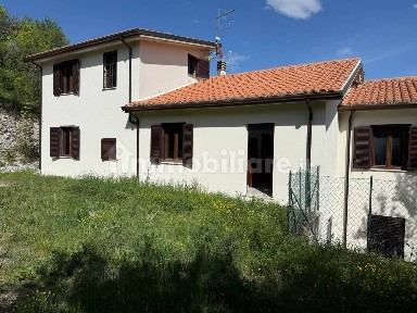 Appartamento ottimo stato, su più livelli, Savelli, Norcia