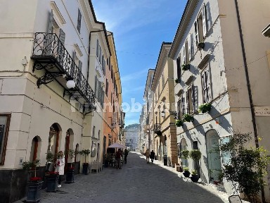 Appartamento corso Giuseppe Mazzini, Centro Storico, Spoleto