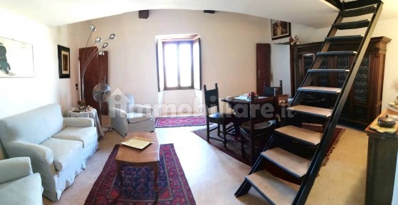 Appartamento via Torri di Properzio, Centro, Spello
