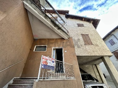 Terratetto unifamiliare 293 m², da ristrutturare, Centro, Artogne