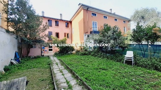 Terratetto plurifamiliare 355 m², da ristrutturare, Centro Storico, Desenzano del Garda