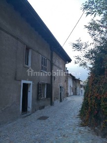 Terratetto unifamiliare 90 m², da ristrutturare, Andrista, Cevo