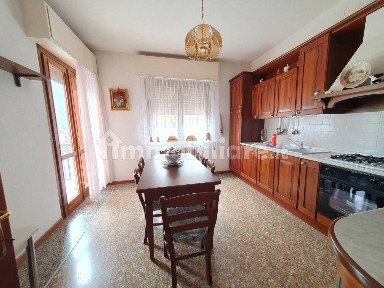 Terratetto plurifamiliare 240 m², ottimo stato, Villa, Lodrino
