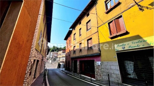 Angolo Terme, Via Regina Elena, 85