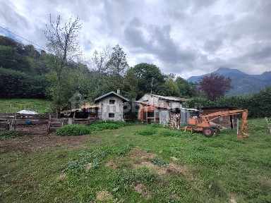 Terratetto plurifamiliare 1051 m², buono stato, Sonico