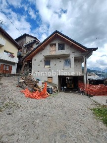 Terratetto unifamiliare via delle Scuole, Pezzo, Ponte di Legno