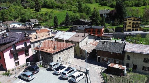 Terratetto plurifamiliare 327 m², da ristrutturare, Pontagna, Temù
