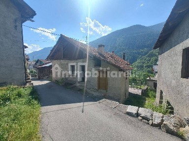 Terratetto unifamiliare 293 m², da ristrutturare, Temù