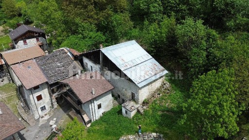 Terratetto unifamiliare 382 m², da ristrutturare, Temù