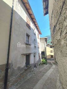 Terratetto plurifamiliare 257 m², da ristrutturare, Santicolo, Corteno Golgi
