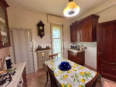 Trilocale via primo maggio, 3, Centro, Zerbolò