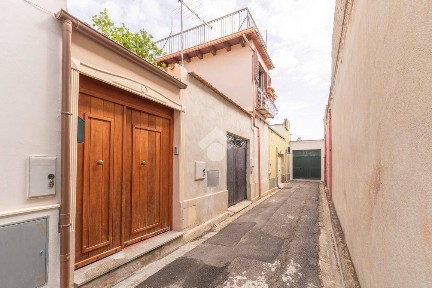 Terratetto plurifamiliare Vico burcei 4, Centro, Quartucciu