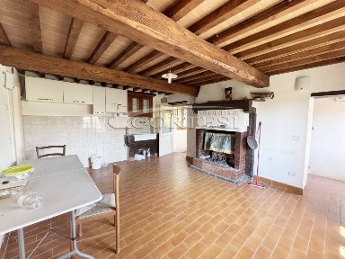Appartamento buono stato, su più livelli, Umbertide