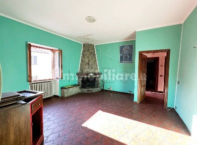 Trilocale via Borgo Farinario, 18, Centro, Città di Castello